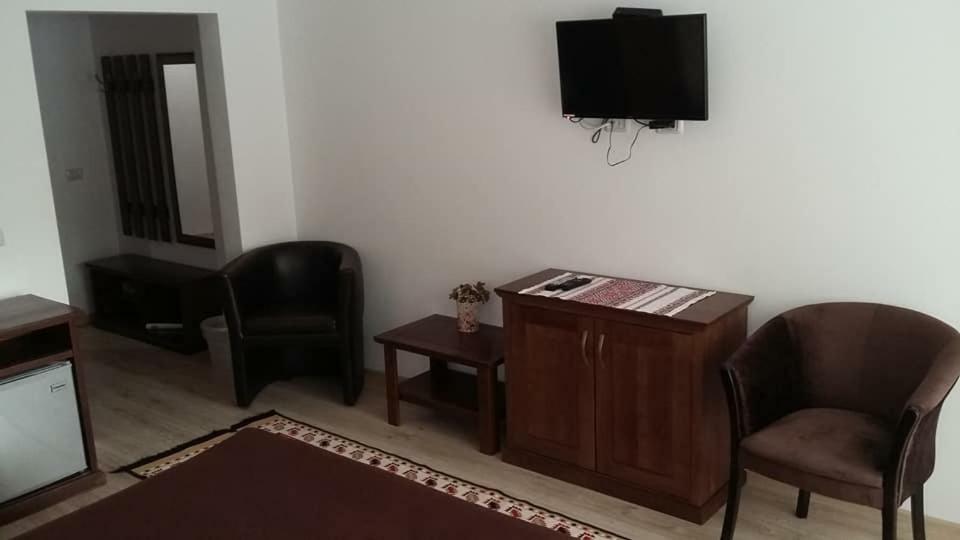 Pensiunea Poiana Soarelui Brates Bagian luar foto