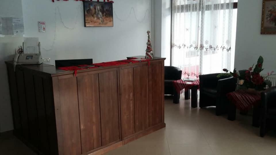 Pensiunea Poiana Soarelui Brates Bagian luar foto