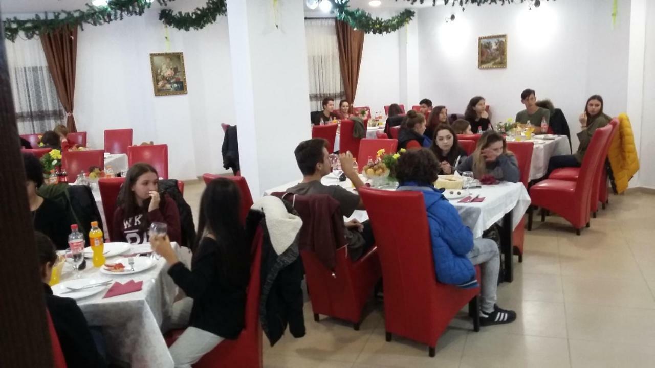 Pensiunea Poiana Soarelui Brates Bagian luar foto