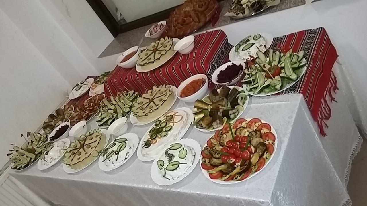 Pensiunea Poiana Soarelui Brates Bagian luar foto