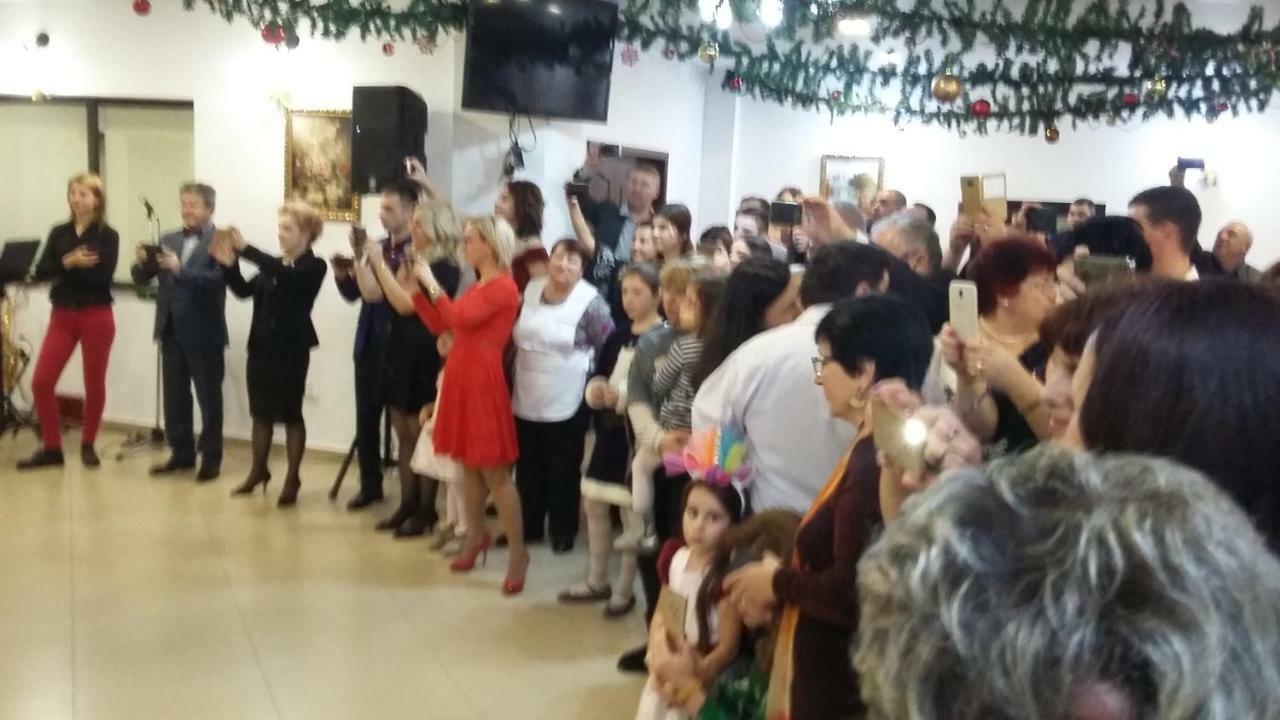Pensiunea Poiana Soarelui Brates Bagian luar foto