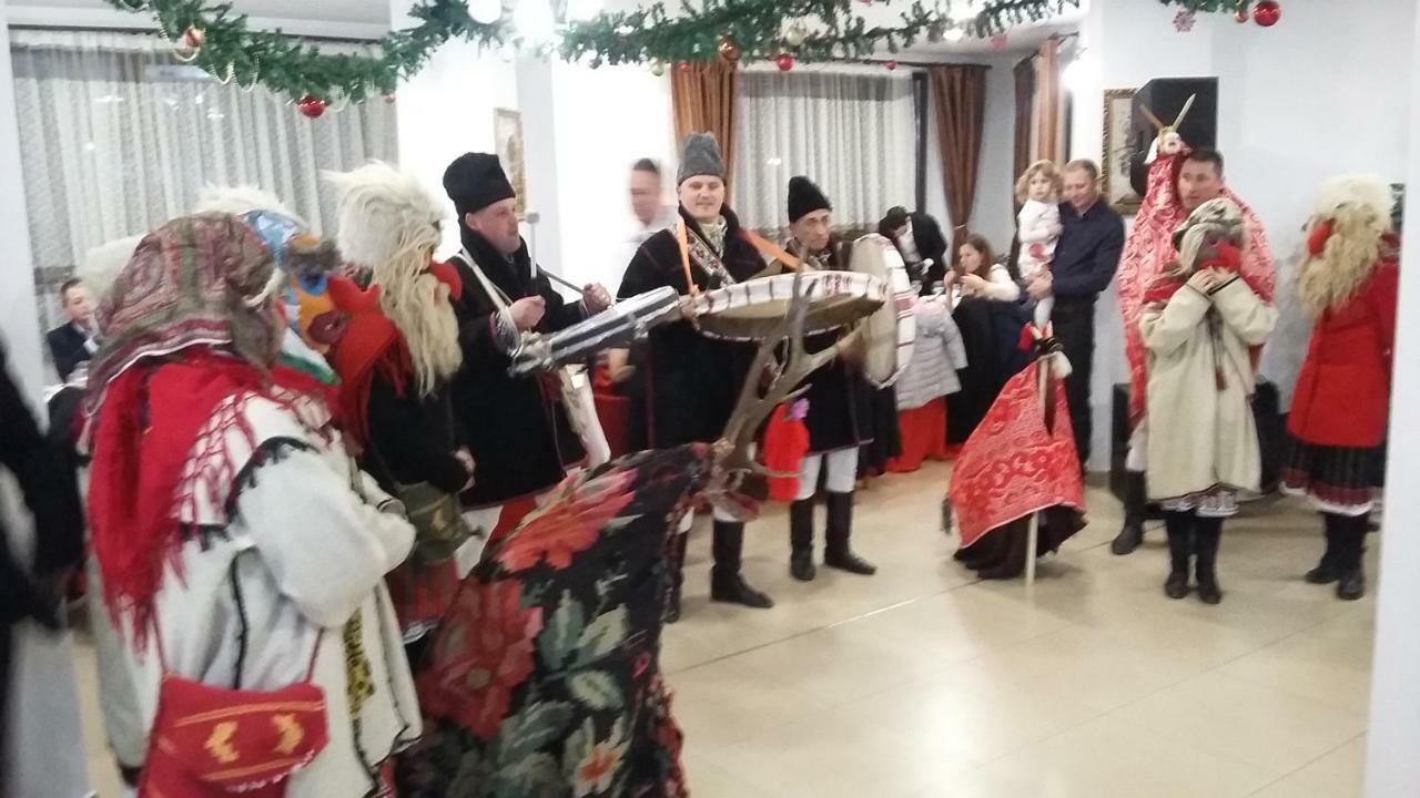 Pensiunea Poiana Soarelui Brates Bagian luar foto