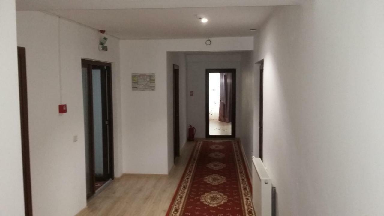 Pensiunea Poiana Soarelui Brates Bagian luar foto