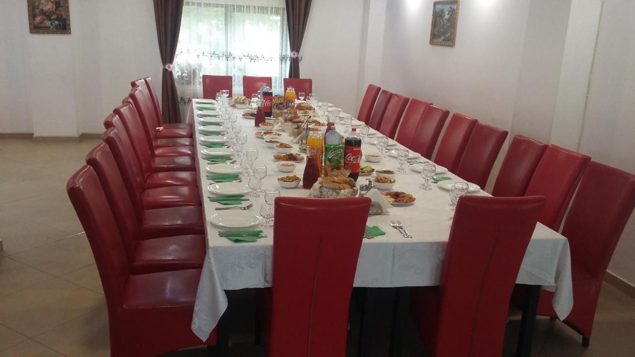Pensiunea Poiana Soarelui Brates Bagian luar foto